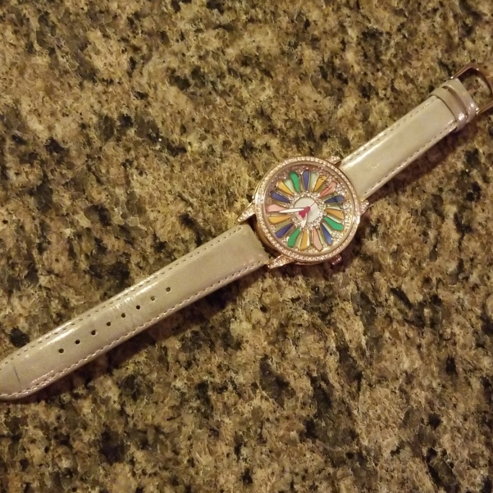 Watch! - Picture 3 of 3
